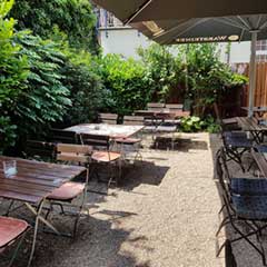 Pizzeria Piccolas - Im Biergarten