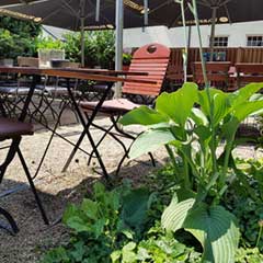 Pizzeria Piccolas - Im Biergarten