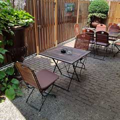 Pizzeria Piccolas - Im Biergarten