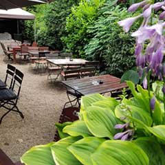 Pizzeria Piccolas - Im Biergarten