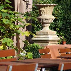 Pizzeria Piccolas - Im Biergarten